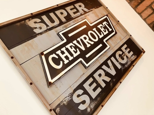 enseigne Chevrolet bois